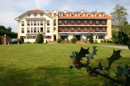 Apartamentos Club Condal Комильяс Экстерьер фото